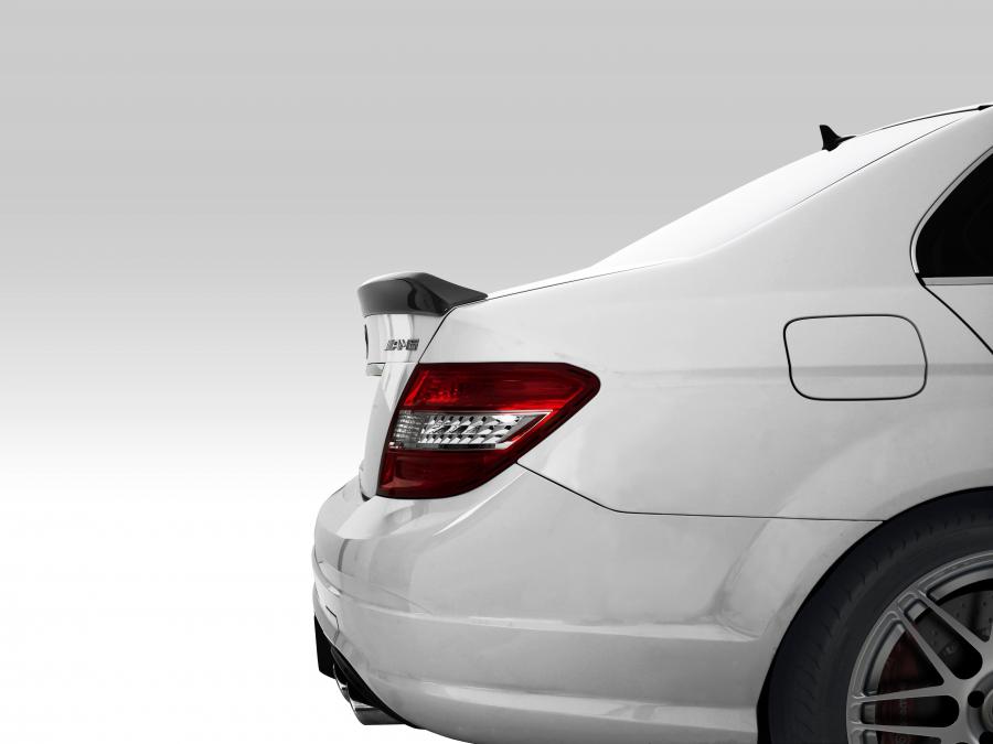  Mercedes-Benz C63 AMG by Vorsteiner 2010 года  (фото 17 из 27)